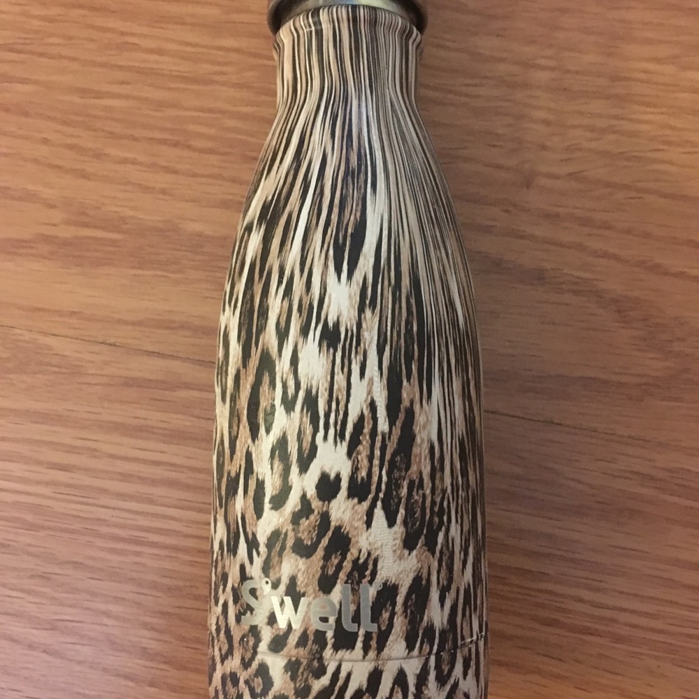 Swell water bottle
